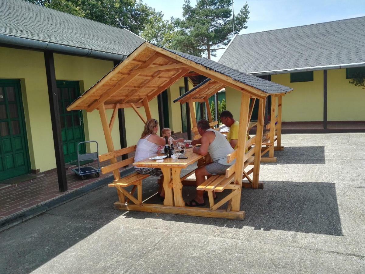 Vadasa Motel Es Etterem Hegyhatszentjakab Luaran gambar