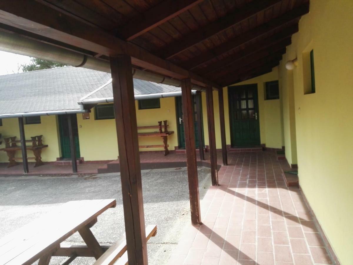 Vadasa Motel Es Etterem Hegyhatszentjakab Luaran gambar
